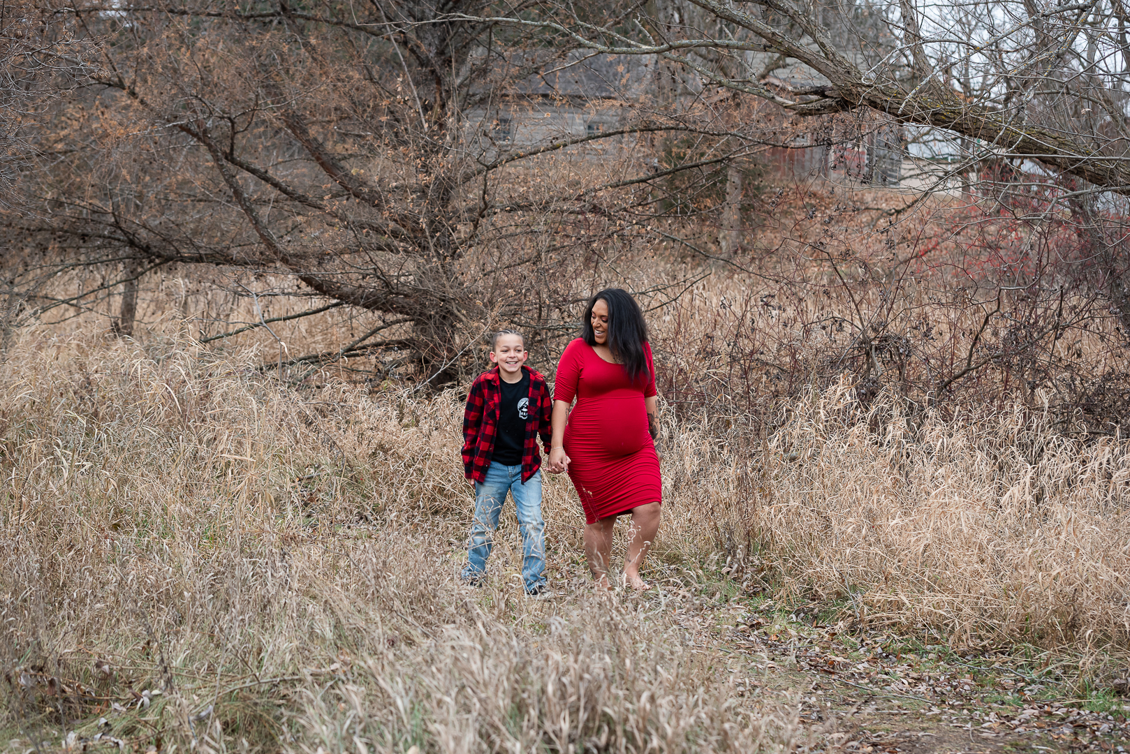 Lifestyle maternity photography in St Croix Valley Wisconsin