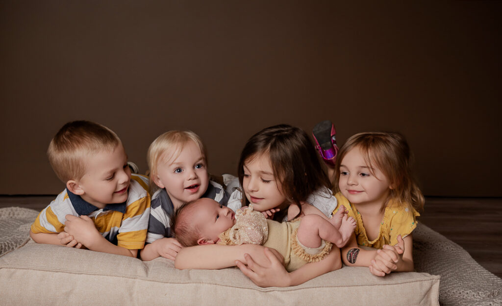4 Siblings with brand new baby